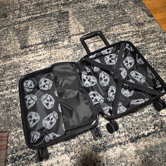 IT Luggage Skull 3D Embossed marbelized Hardside Spinner carryon Suitcase - Picture 10 of 11